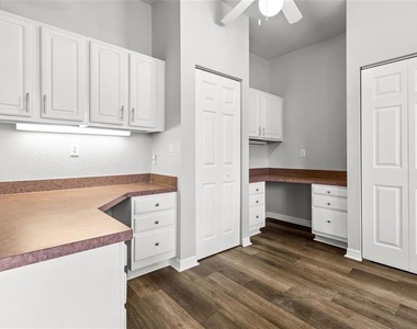 5009 Sunridge Palms Drive - Photo Thumbnail 4