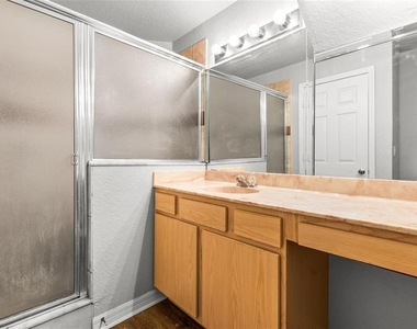 5009 Sunridge Palms Drive - Photo Thumbnail 7