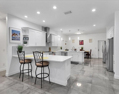 2402 W Fig Street - Photo Thumbnail 24