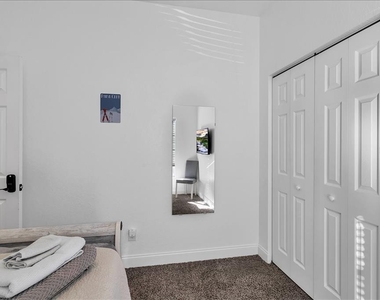 2402 W Fig Street - Photo Thumbnail 8