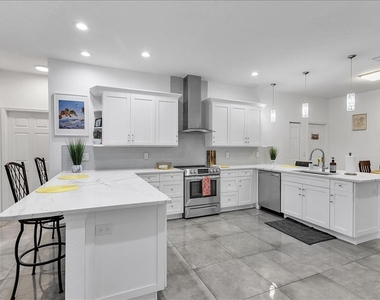 2402 W Fig Street - Photo Thumbnail 25