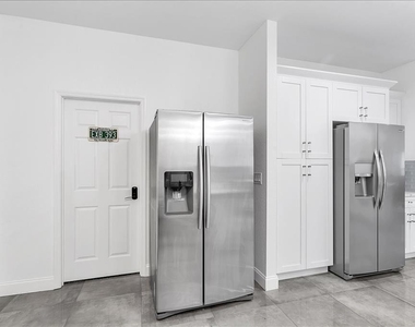 2402 W Fig Street - Photo Thumbnail 29