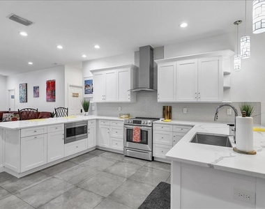 2402 W Fig Street - Photo Thumbnail 26