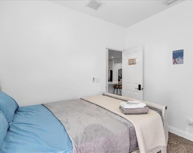2402 W Fig Street - Photo Thumbnail 7