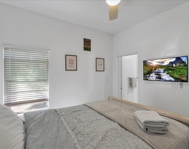 2402 W Fig Street - Photo Thumbnail 13