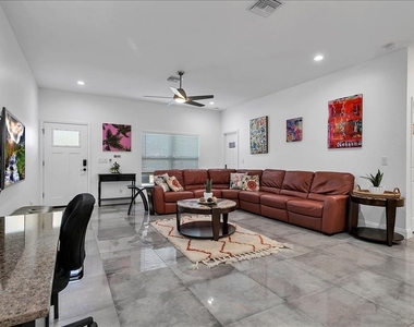 2402 W Fig Street - Photo Thumbnail 23