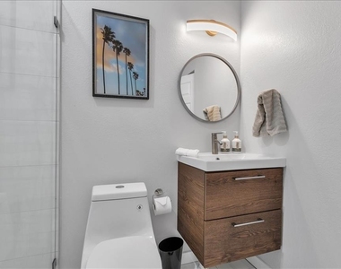 2402 W Fig Street - Photo Thumbnail 18