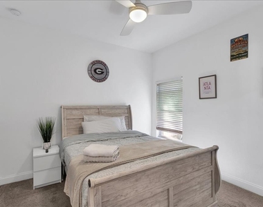 2402 W Fig Street - Photo Thumbnail 12