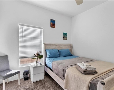 2402 W Fig Street - Photo Thumbnail 6