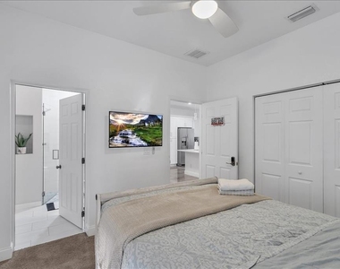 2402 W Fig Street - Photo Thumbnail 14