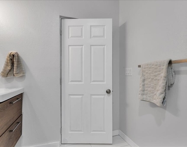 2402 W Fig Street - Photo Thumbnail 20