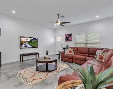 2402 W Fig Street - Photo Thumbnail 22