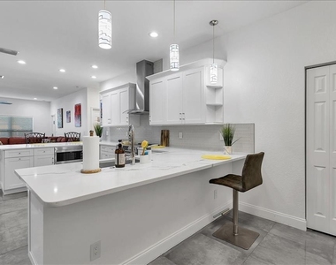 2402 W Fig Street - Photo Thumbnail 33