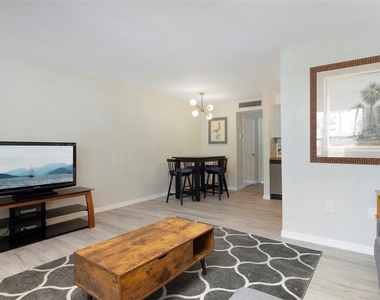 7151 Sunset Way - Photo Thumbnail 6