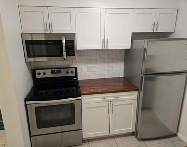 350 79th Avenue N - Photo Thumbnail 5