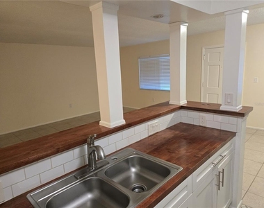 350 79th Avenue N - Photo Thumbnail 2