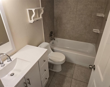 350 79th Avenue N - Photo Thumbnail 6