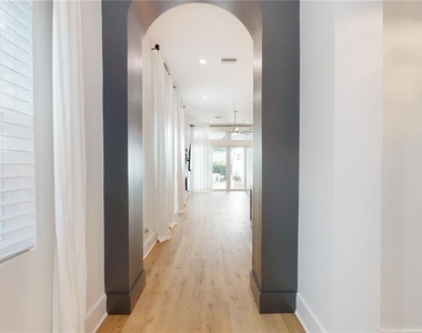 1068 19th Avenue N - Photo Thumbnail 4