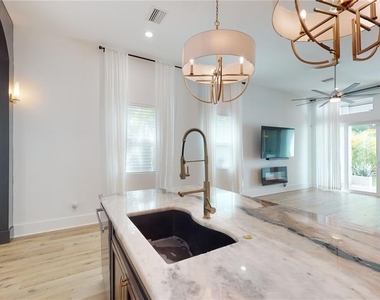 1068 19th Avenue N - Photo Thumbnail 11