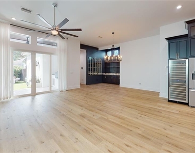 1068 19th Avenue N - Photo Thumbnail 12