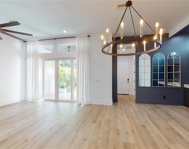 1068 19th Avenue N - Photo Thumbnail 20