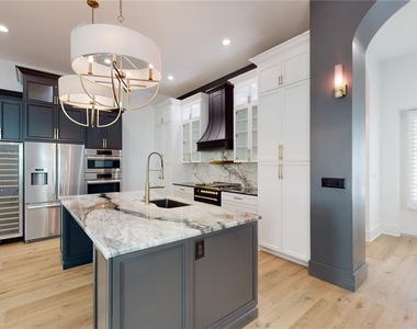 1068 19th Avenue N - Photo Thumbnail 13