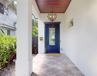 1068 19th Avenue N - Photo Thumbnail 2