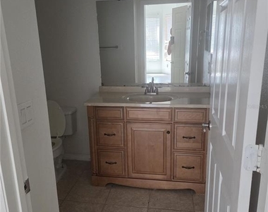 5536 Metrowest Boulevard - Photo Thumbnail 4