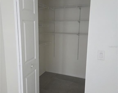 5536 Metrowest Boulevard - Photo Thumbnail 9