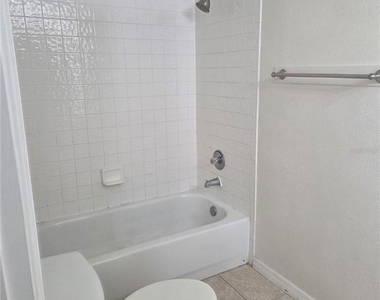 5536 Metrowest Boulevard - Photo Thumbnail 6
