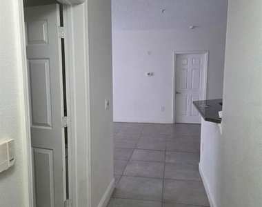 5536 Metrowest Boulevard - Photo Thumbnail 2