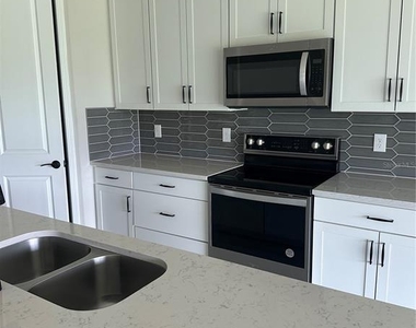 17663 Saw Palmetto Avenue - Photo Thumbnail 6