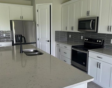 17663 Saw Palmetto Avenue - Photo Thumbnail 5