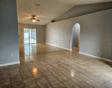952 Trumbull Street - Photo Thumbnail 3