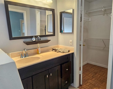 952 Trumbull Street - Photo Thumbnail 11