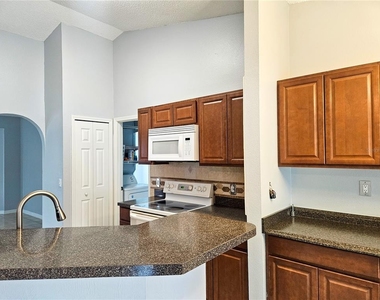 952 Trumbull Street - Photo Thumbnail 8