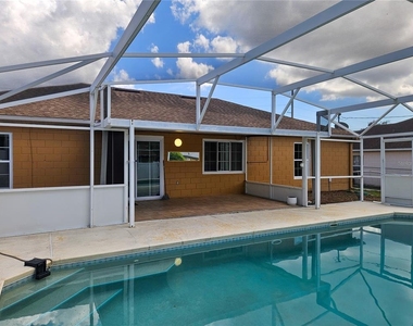 952 Trumbull Street - Photo Thumbnail 14