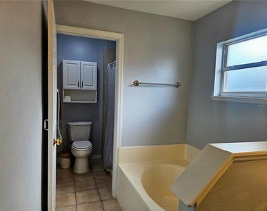 952 Trumbull Street - Photo Thumbnail 12