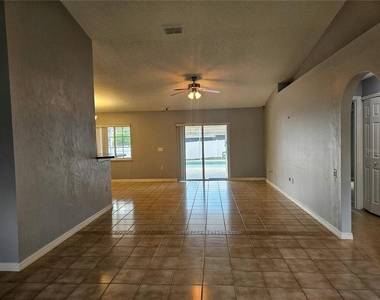 952 Trumbull Street - Photo Thumbnail 1