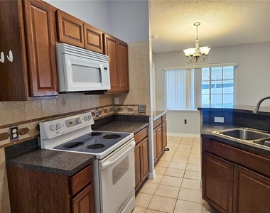 952 Trumbull Street - Photo Thumbnail 9