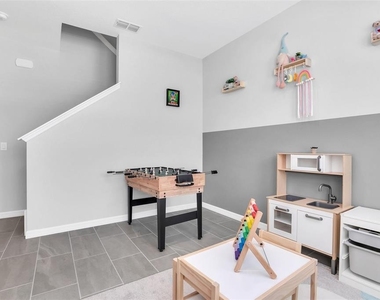 2131 Derwent Drive - Photo Thumbnail 43