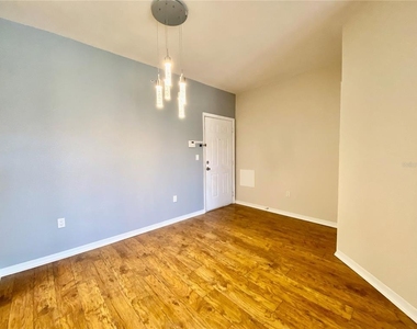 5467 Vineland Road - Photo Thumbnail 20
