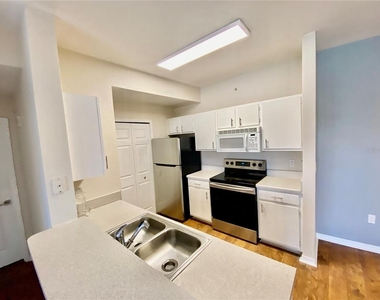 5467 Vineland Road - Photo Thumbnail 13