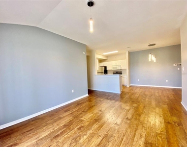 5467 Vineland Road - Photo Thumbnail 19