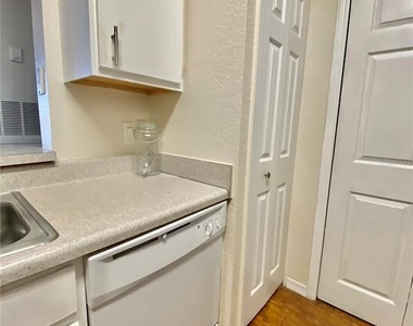 5467 Vineland Road - Photo Thumbnail 16