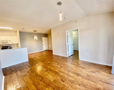 5467 Vineland Road - Photo Thumbnail 10