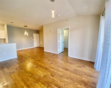 5467 Vineland Road - Photo Thumbnail 18