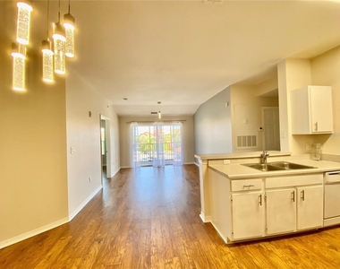 5467 Vineland Road - Photo Thumbnail 8