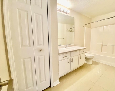 5467 Vineland Road - Photo Thumbnail 28
