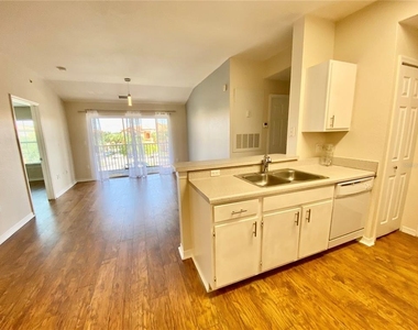 5467 Vineland Road - Photo Thumbnail 9